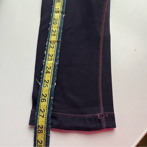 LuluLemon Reversible Athletic Workout Legging Capris Pink Medium 8 - Picture 8 of 9